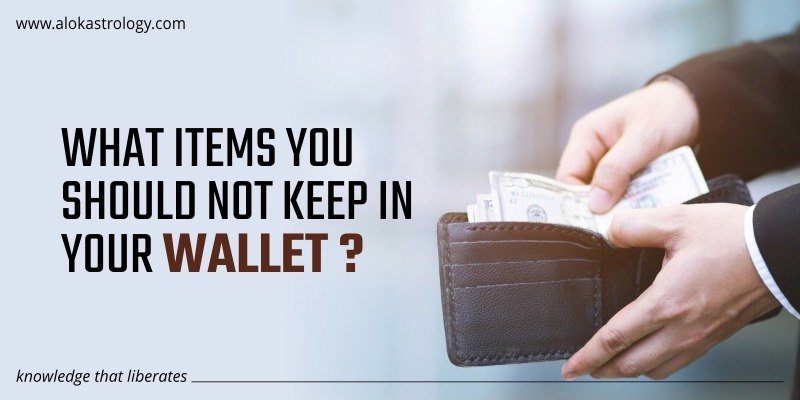 What items you should not keep in your wallet?